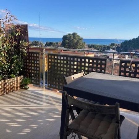 Apartamento Con Vistas Al Mar كاستيلديفيلس المظهر الخارجي الصورة