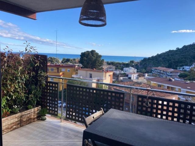 Apartamento Con Vistas Al Mar كاستيلديفيلس المظهر الخارجي الصورة